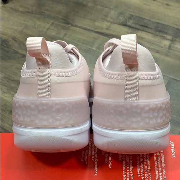 WMNS NIKE AMIXA barely rose-white - Picture 3 of 16